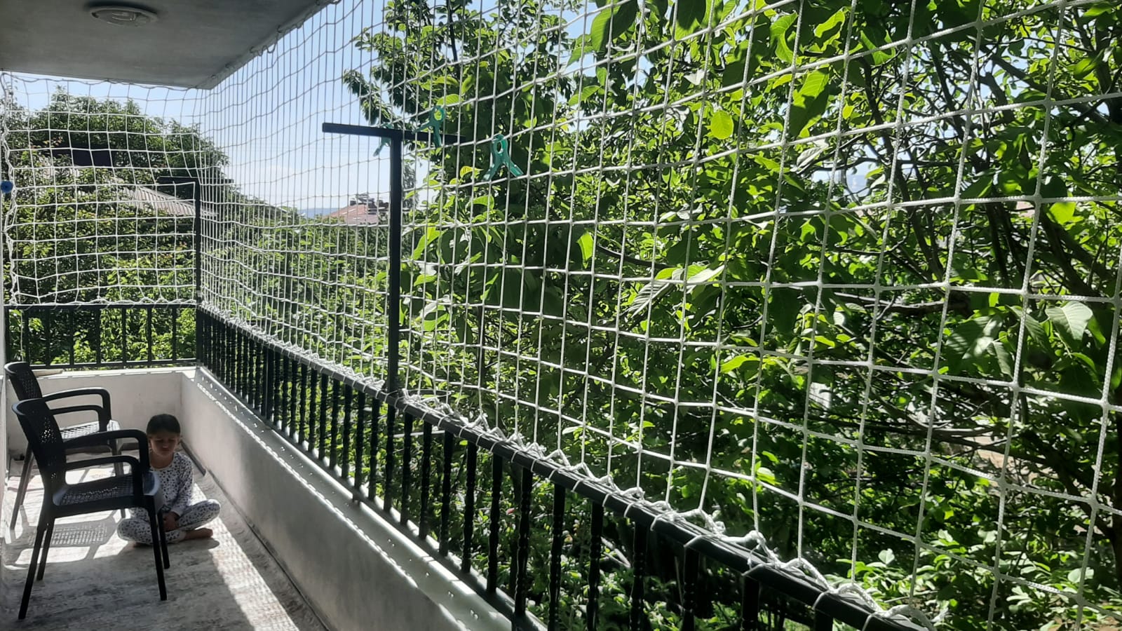 Balcony safety net